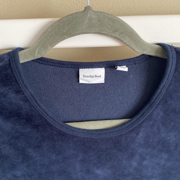 NWT Aritzia Sunday Best Velvet Henri T-Shirt in Total Eclipse Navy Blue Small - Picture 5 of 13